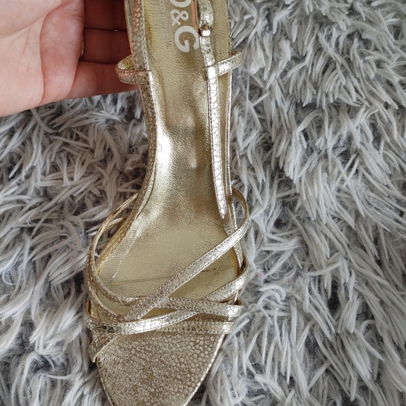 Dolce And Gabanna gold heels - Picture 4 of 9